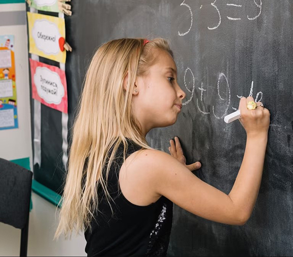 alumna_escribiendo_competencias